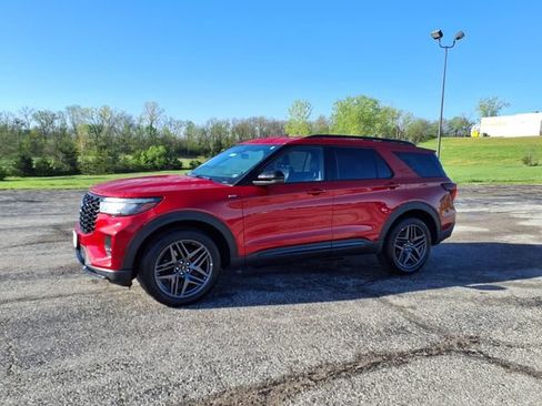 Used 2025 Ford Explorer ST-Line w/ ST-Line Street Pack AWD/4WD image 36