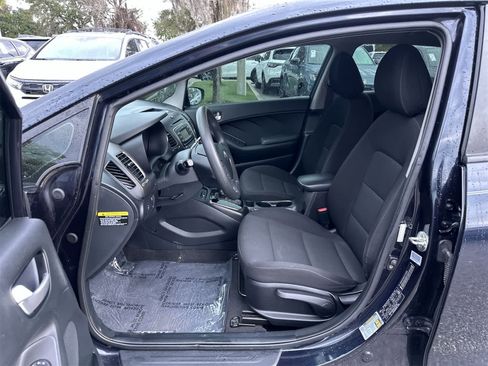 Used 2018 Kia Forte LX image 2