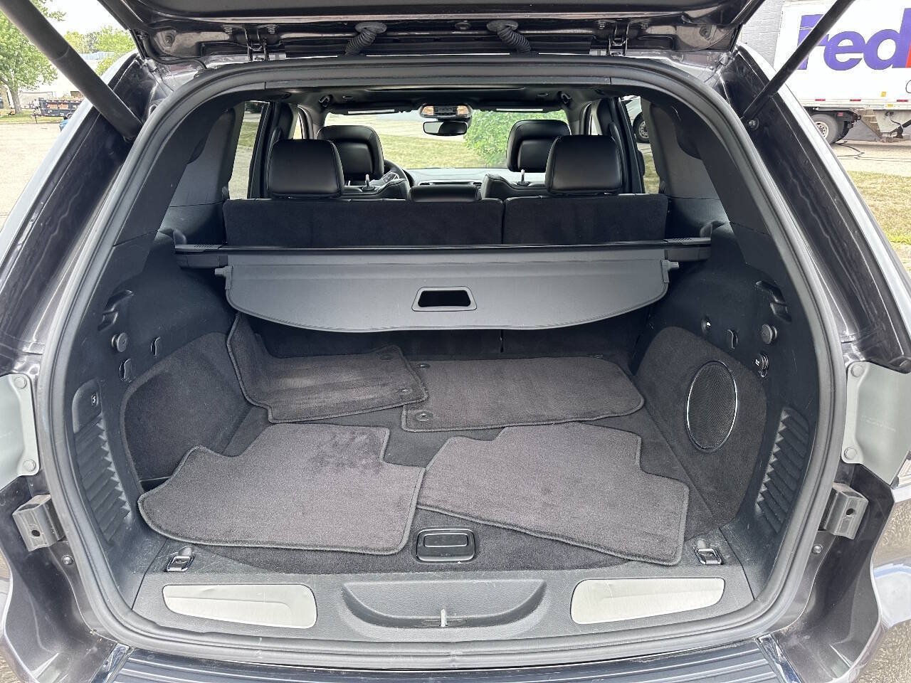 Used 2018 Jeep Grand Cherokee Overland AWD/4WD image 6