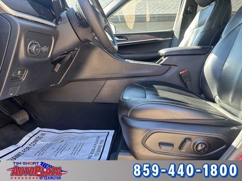 Used 2024 Jeep Grand Cherokee Limited image 48