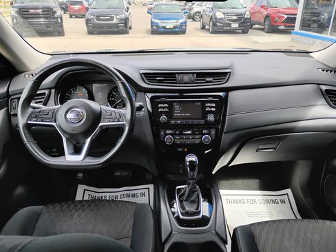 Used 2017 Nissan Rogue SV w/ Midnight Edition Package image 5