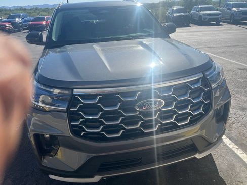 Certified 2025 Ford Explorer Platinum w/ LUX Leather Package AWD/4WD image 8