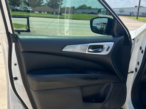 Used 2018 Nissan Pathfinder SL w/ SL Premium Package FWD image 8