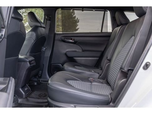 Used 2023 Toyota Highlander XSE image 13