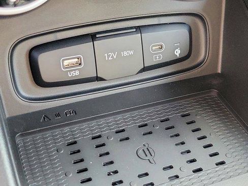 New 2025 Hyundai Venue Limited image 27