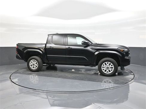 Certified 2025 Toyota Tacoma SR image 17