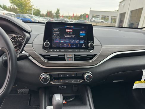 New 2025 Nissan Altima 2.5 SV image 18