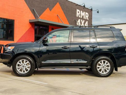 Used 2017 Toyota Land Cruiser image 8