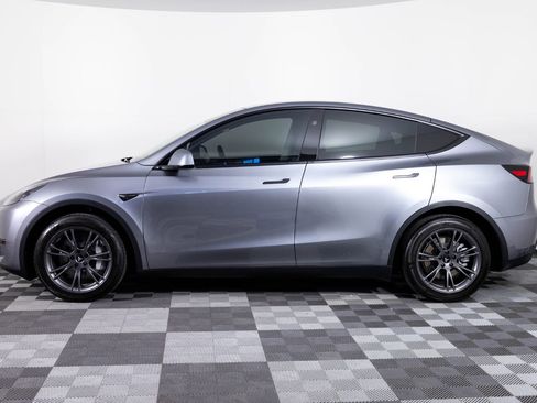 Used 2025 Tesla Model Y Long Range image 3