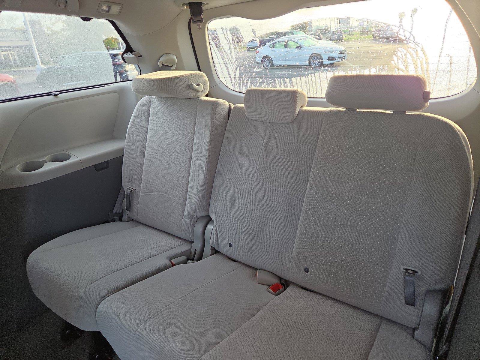 Used 2014 Toyota Sienna LE FWD image 22