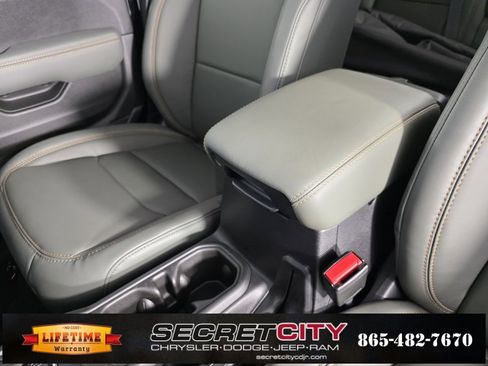 New 2025 Jeep Gladiator Mojave image 27