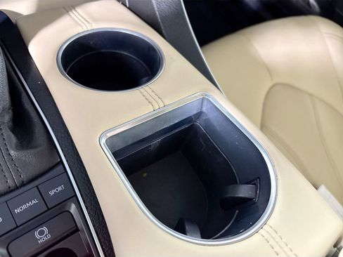 Used 2022 Toyota Avalon XLE w/ Moonroof Package image 15