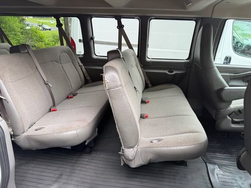 Used 2023 GMC Savana 3500 LS RWD image 6