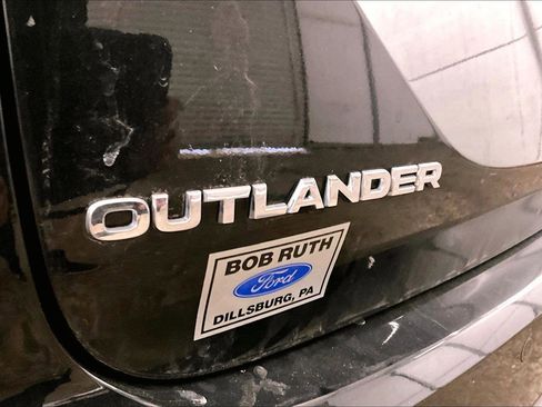 Used 2023 Mitsubishi Outlander SE Black Edition image 13