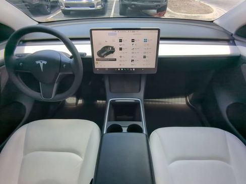 Used 2024 Tesla Model Y Long Range AWD/4WD image 18