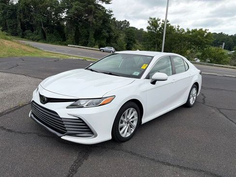 Used 2024 Toyota Camry LE FWD image 4