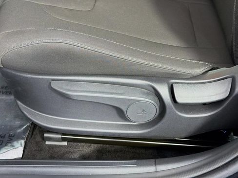 Used 2025 Hyundai Elantra SEL FWD image 41