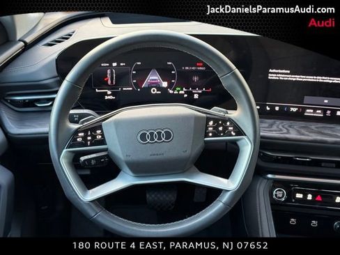 Used 2025 Audi Q5 Premium Plus w/ Premium Plus AWD/4WD image 8