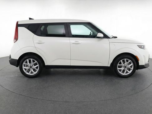 Used 2025 Kia Soul LX w/ LX Technology Package FWD image 11