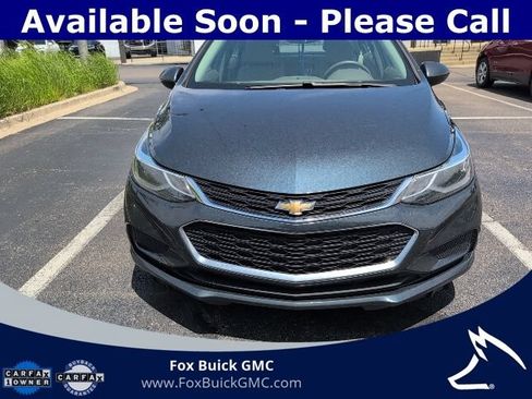 Used 2017 Chevrolet Cruze LT w/ Convenience Package FWD image 2