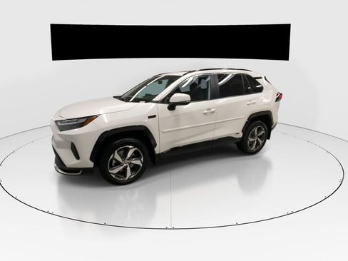 Used 2023 Toyota RAV4 SE w/ Weather & Moonroof Package AWD/4WD image 5