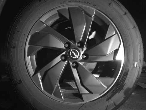 Used 2025 Nissan Rogue SV FWD image 17