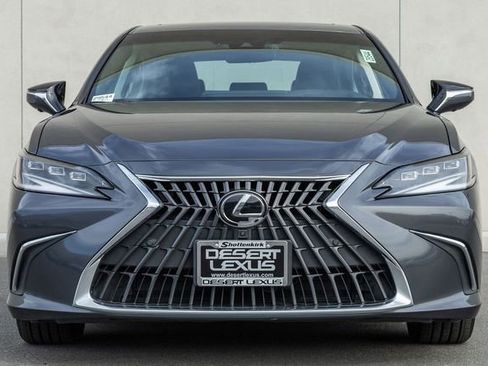 Used 2024 Lexus ES 300h w/ Luxury Package image 2