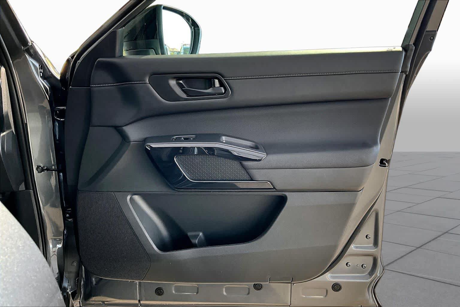 Certified 2025 Nissan Pathfinder S FWD image 22