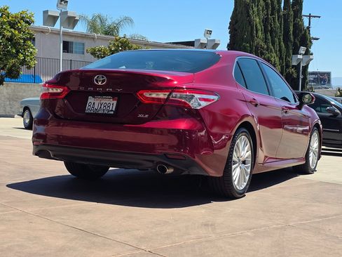 Used 2018 Toyota Camry XLE FWD image 12