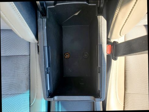 Used 2017 Toyota Camry SE w/ Moonroof Package FWD image 33
