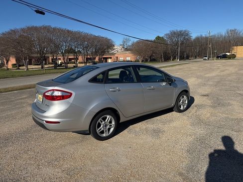 Used 2018 Ford Fiesta SE image 12