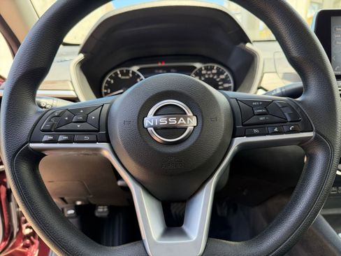 Used 2025 Nissan Altima 2.5 SV FWD image 28
