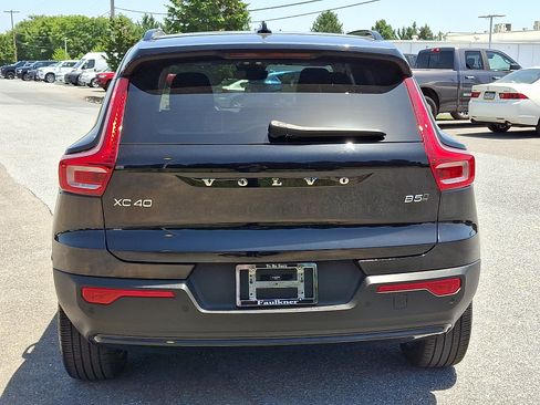 Used 2023 Volvo XC40 B5 Plus w/ Climate Package AWD/4WD image 5