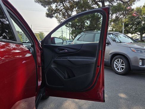 Used 2023 Chevrolet Equinox LT FWD image 32