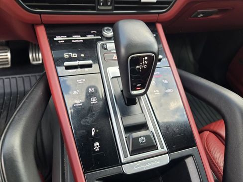 Used 2020 Porsche Cayenne S image 19