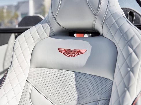 Used 2023 Aston Martin DBS Volante image 52