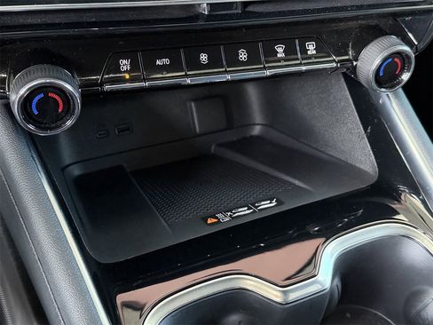 Used 2024 Chevrolet Traverse Z71 image 20