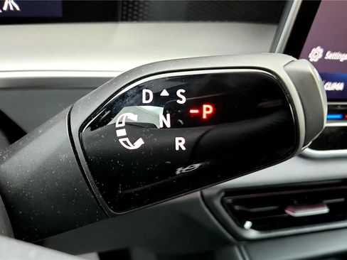 Used 2026 Volkswagen Tiguan SE R-Line image 30