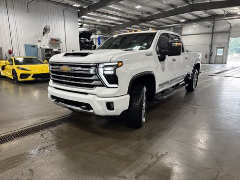 Used 2024 Chevrolet Silverado 2500 High Country w/ High Country Premium Package AWD/4WD image 6
