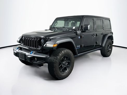 Used 2024 Jeep Wrangler Unlimited AWD/4WD image 3