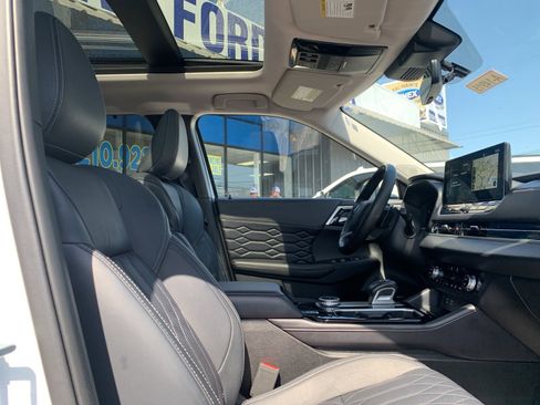 Used 2025 Mitsubishi Outlander SEL image 8