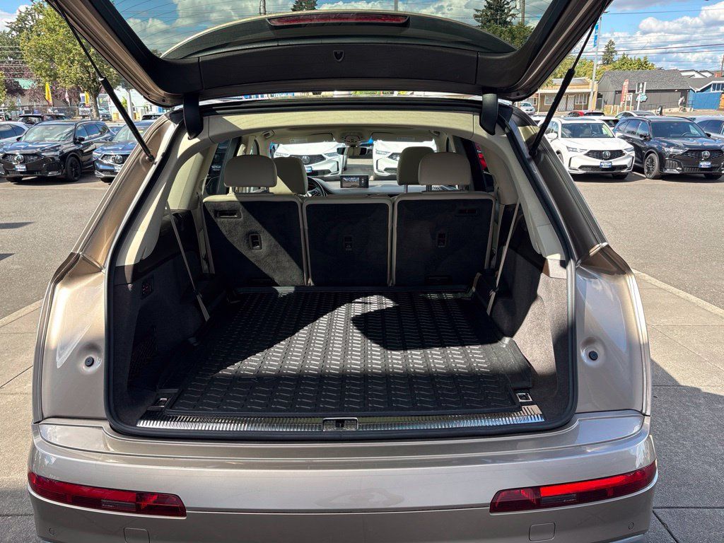 Used 2018 Audi Q7 3.0T Prestige w/ Prestige Package AWD/4WD image 8