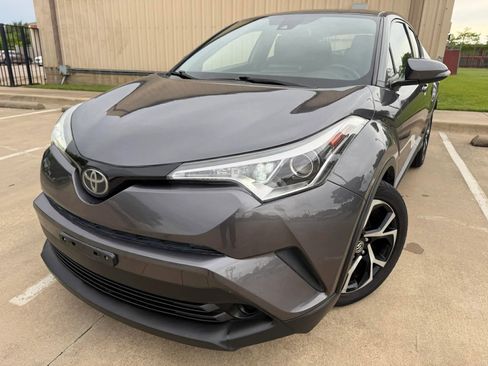 Used 2018 Toyota C-HR XLE FWD image 1