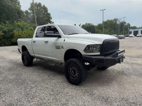 Used 2018 RAM 2500 SLT AWD/4WD image 2
