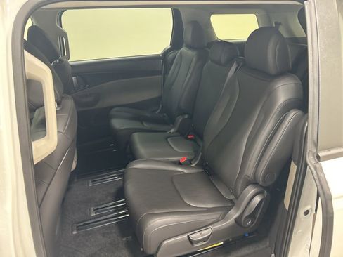 New 2026 Kia Carnival image 23