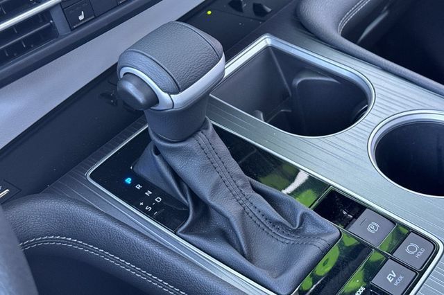 Certified 2026 Toyota Sienna XLE FWD image 27
