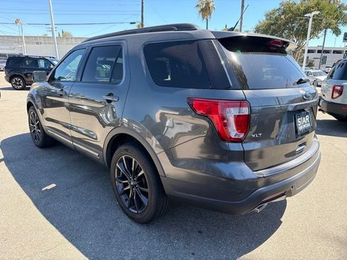 Used 2018 Ford Explorer XLT w/ Equipment Group 202A FWD image 5