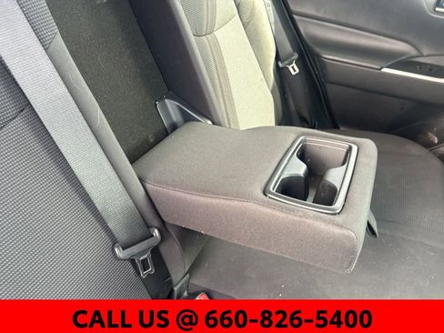 Used 2019 Toyota RAV4 LE w/ Carpet Mat Package image 9