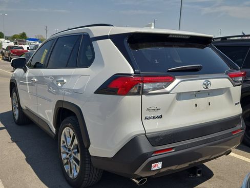 Used 2020 Toyota RAV4 Limited FWD image 2