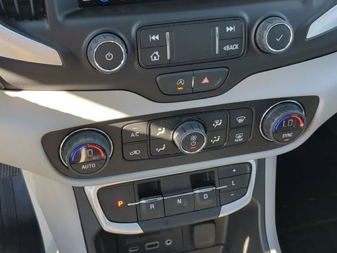 Used 2022 GMC Terrain SLT w/ Infotainment Package II image 19